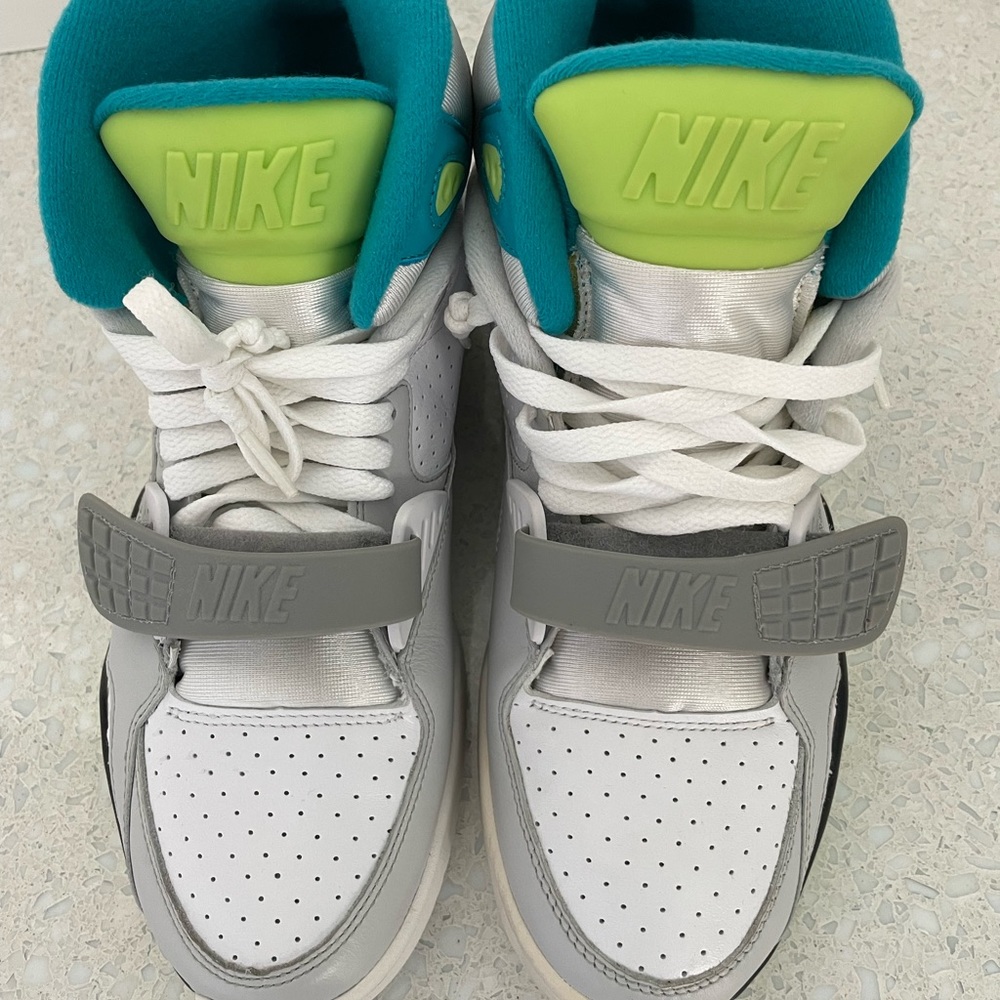 Nike - Picture 5 of 5